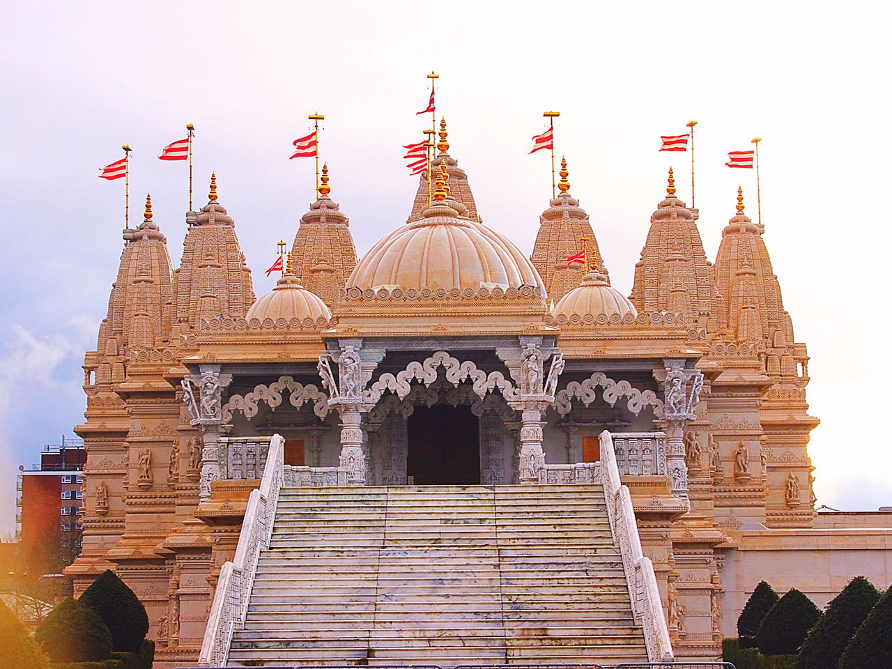 Hindu temples in London - BAPS Shri Swaminarayan Temple Neasden